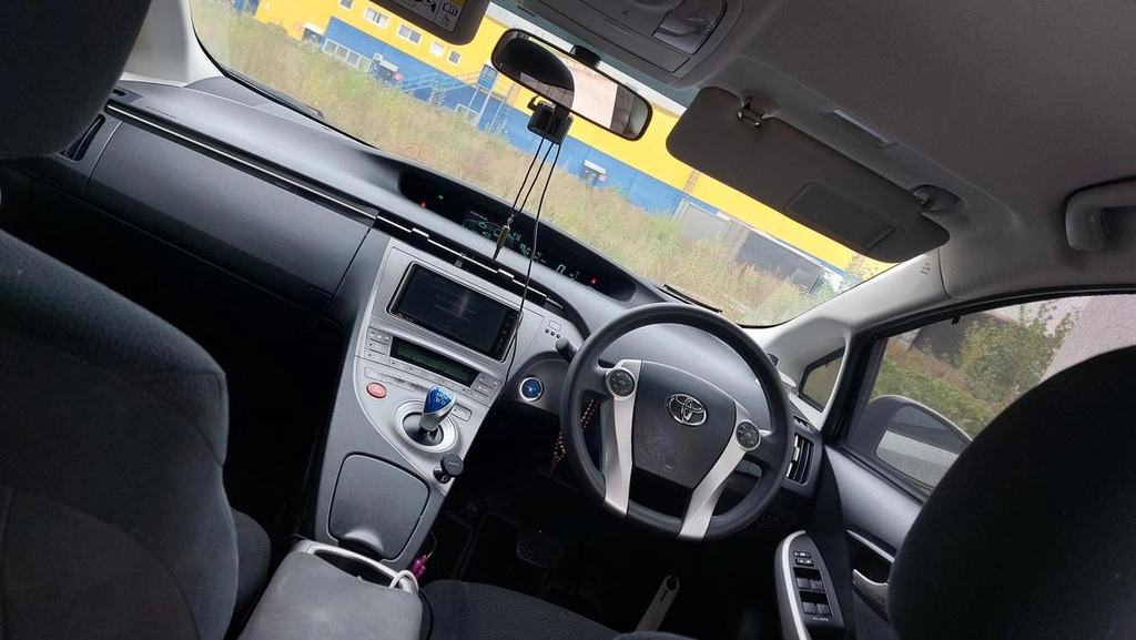 Лифтбек Toyota Prius 2013 года, 900000 рублей, Красноярск