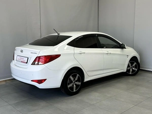 Седан Hyundai Solaris 2015 года, 945000 рублей, Красноярск