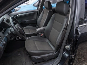 Седан Opel Astra 2013 года, 799000 рублей, Саратов