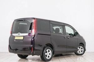 Минивэн Toyota Noah 2015 года, 1699000 рублей, Красноярск