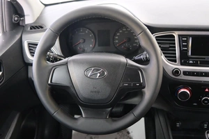 Седан Hyundai Solaris 2018 года, 1059000 рублей, Омск