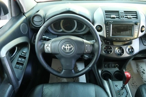 Внедорожник Toyota RAV4 2010 года, 1399000 рублей, Омск