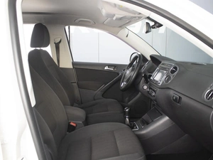 Внедорожник Volkswagen Tiguan 2013 года, 880000 рублей, Омск