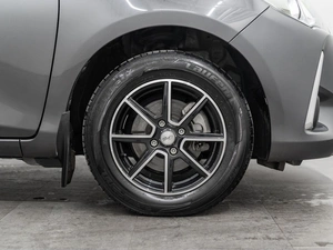 Хетчбэк Toyota Vitz 2019 года, 1000000 рублей, Красноярск