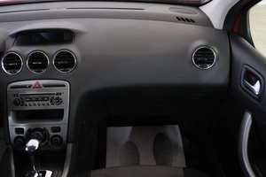 Хетчбэк Peugeot 308 2010 года, 589000 рублей, Омск