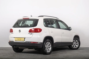 Внедорожник Volkswagen Tiguan 2018 года, 2209000 рублей, Томск