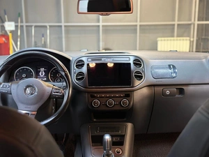 Внедорожник Volkswagen Tiguan 2016 года, 1497000 рублей, Красноярск
