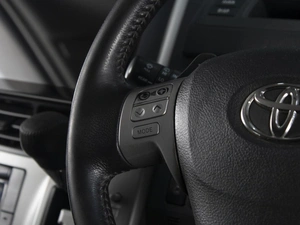 Минивэн Toyota Voxy 2010 года, 1310000 рублей, Омск