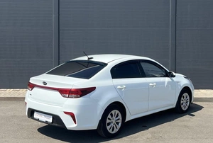 Седан Kia Rio 2017 года, 1300000 рублей, Солонцы