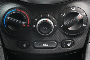 Хетчбэк Hyundai Solaris 2015 года, 949000 рублей, Омск