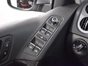 Внедорожник Volkswagen Tiguan 2012 года, 1499500 рублей, Казань