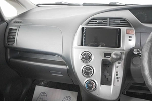 Хетчбэк Toyota Ractis 2005 года, 659000 рублей, Кемерово