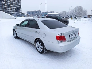 Седан Toyota Camry 2005 года, 750000 рублей, Красноярск