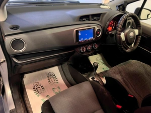 Хетчбэк Toyota Vitz 2013 года, 839000 рублей, Красноярск