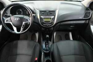 Хетчбэк Hyundai Solaris 2015 года, 949000 рублей, Омск