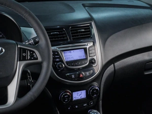 Седан Hyundai Solaris 2013 года, 949000 рублей, Сургут