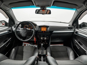 Седан Opel Astra 2013 года, 799000 рублей, Красноярск