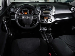 Внедорожник Toyota RAV4 2011 года, 1355000 рублей, Воронеж