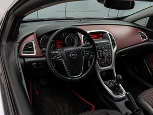 Хетчбэк Opel Astra GTC 2011 года, 740000 рублей, Краснодар