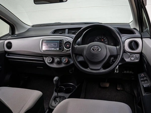 Хетчбэк Toyota Vitz 2012 года, 895000 рублей, Краснодар