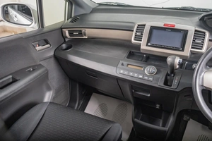 Минивэн Honda Freed 2012 года, 999000 рублей, Томск