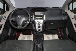 Хетчбэк Toyota Yaris 2008 года, 699000 рублей, Новосибирск