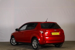 Хетчбэк Kia Ceed 2011 года, 719000 рублей, Тюмень