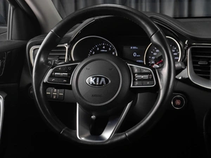 Хетчбэк Kia Ceed 2020 года, 2015000 рублей, Тюмень
