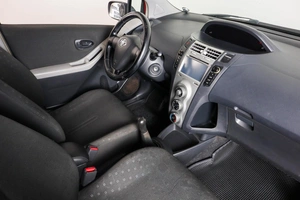 Хетчбэк Toyota Yaris 2008 года, 489000 рублей, Пермь