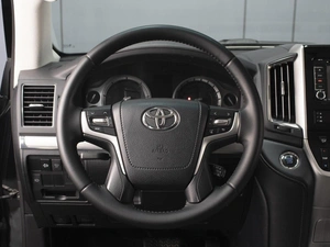 Внедорожник Toyota Land Cruiser 2015 года, 5490000 рублей, Омск