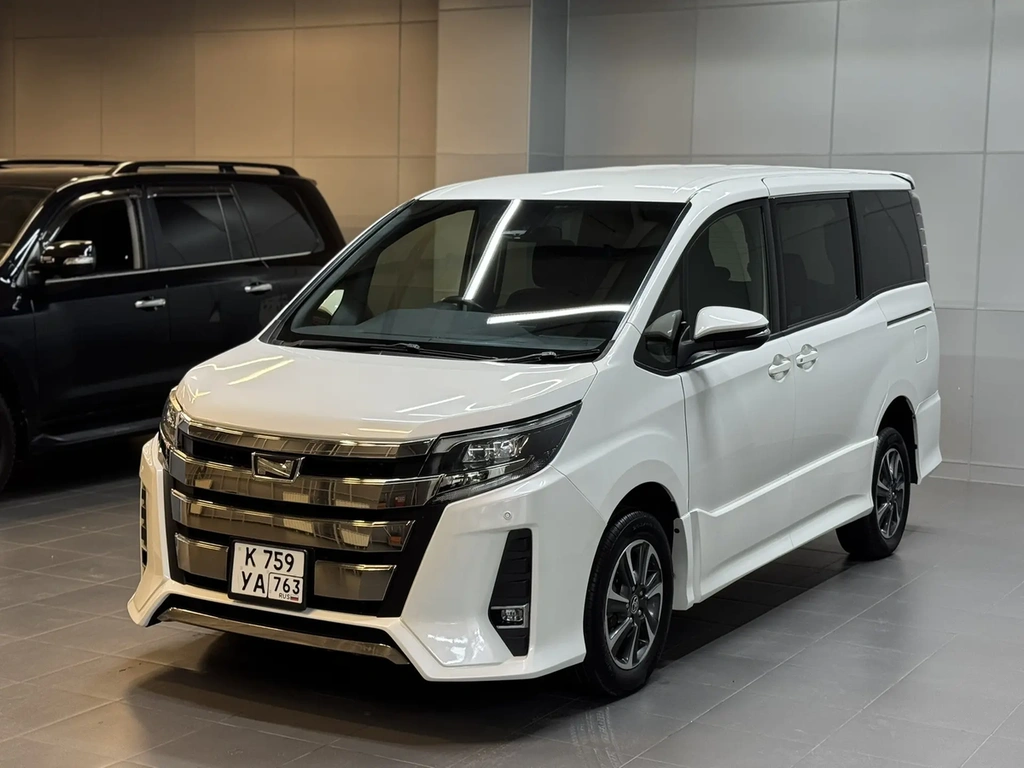 Минивэн Toyota Noah 2020 года, 2297000 рублей, Красноярск