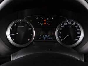 Хетчбэк Nissan Tiida 2015 года, 1069000 рублей, Красный Пахарь