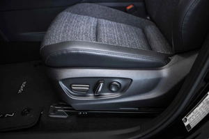 Седан Toyota Crown 2023 года, 6999999 рублей, Москва