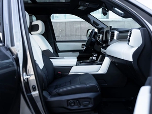 Внедорожник Toyota Sequoia 2025 года, 15000000 рублей, Новоивановское