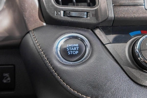 Внедорожник Toyota RAV4 2015 года, 2399000 рублей, Барнаул