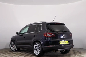 Внедорожник Volkswagen Tiguan 2011 года, 1129000 рублей, Пермь