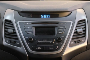 Седан Hyundai Elantra 2015 года, 1349000 рублей, Омск