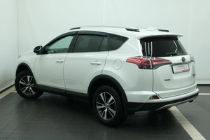 Внедорожник Toyota RAV4 2016 года, 2597000 рублей, Красноярск