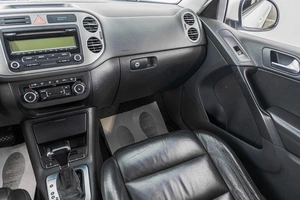 Внедорожник Volkswagen Tiguan 2010 года, 1099000 рублей, Барнаул
