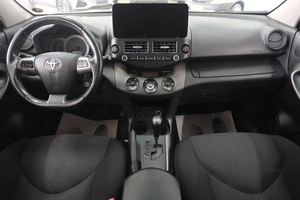 Внедорожник Toyota RAV4 2010 года, 1599000 рублей, Омск
