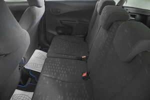 Хетчбэк Toyota Ractis 2012 года, 949000 рублей, Кемерово