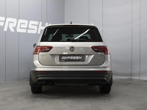 Внедорожник Volkswagen Tiguan 2018 года, 3390000 рублей, Омск