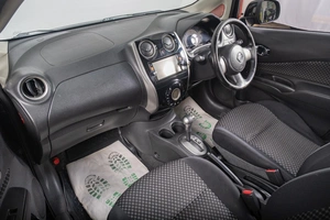 Хетчбэк Nissan Note 2013 года, 879000 рублей, Томск
