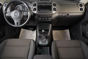 Внедорожник Volkswagen Tiguan 2012 года, 1529000 рублей, Тюмень