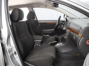 Седан Toyota Avensis 2007 года, 960000 рублей, Омск