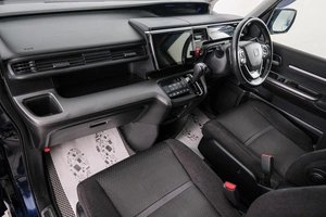 Минивэн Honda Stepwgn Spada 2018 года, 2239000 рублей, Красноярск