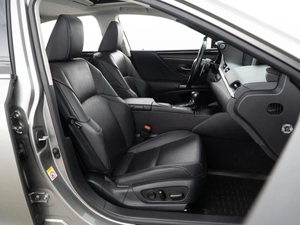 Седан Lexus ES 2019 года, 3689050 рублей, Москва