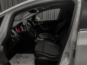 Хетчбэк Opel Astra 2014 года, 700000 рублей, Красноярск