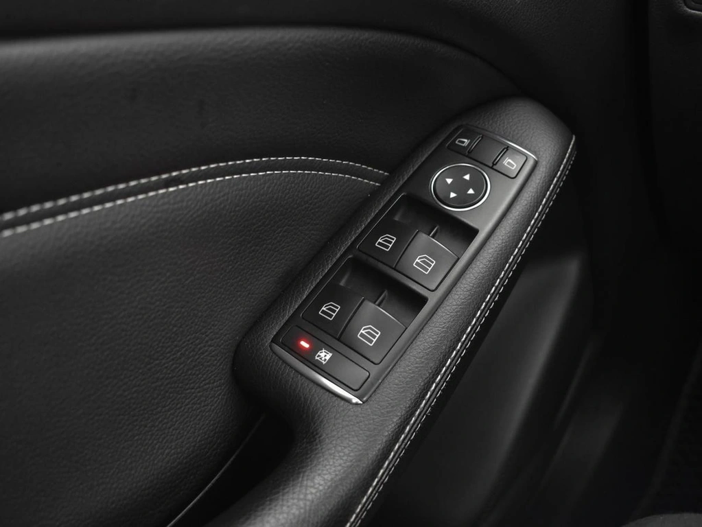 Хетчбэк Mercedes-benz B-класс 2013 года, 1199900 рублей, Казань