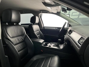 Внедорожник Volkswagen Touareg 2014 года, 2280000 рублей, Омск